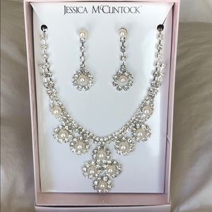 Necklace & earrings ensemble NWT